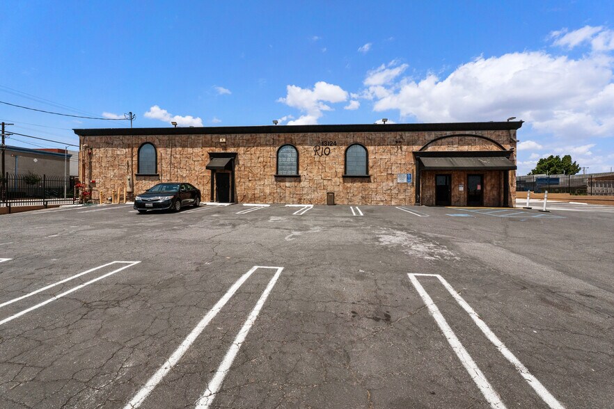 13126 S Figueroa St, Los Angeles, CA à vendre - Photo de l’immeuble – Image 2 sur 3