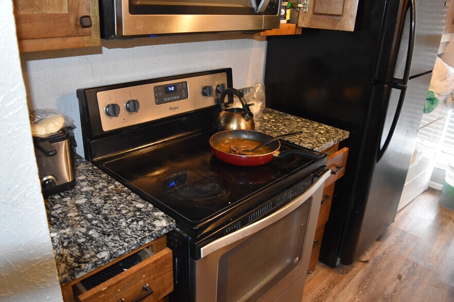 2401-2411 Doreen St, Grand Prairie, TX à vendre - Photo de l’immeuble – Image 3 sur 10
