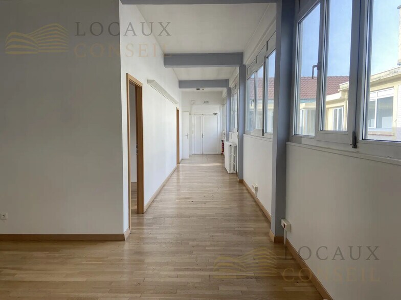 Bureau dans Nanterre à louer - Photo de l’immeuble – Image 3 sur 8