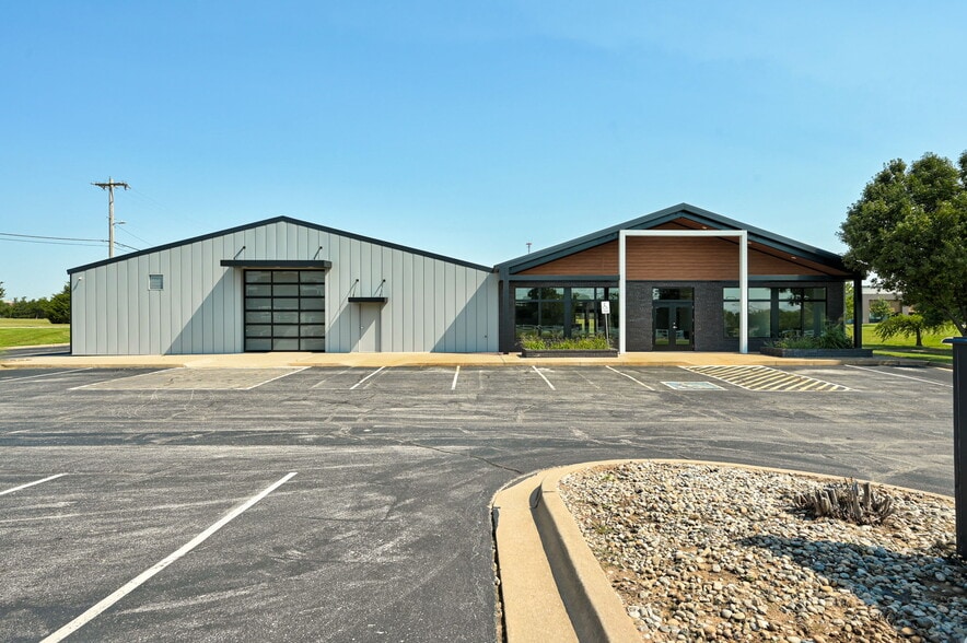 501 E Britton Rd, Oklahoma City, OK à louer - Photo de l’immeuble – Image 2 sur 39