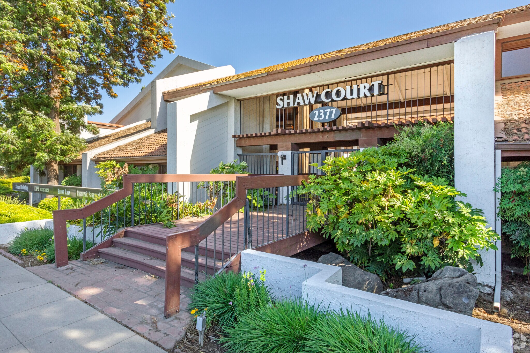 2377 W Shaw Ave, Fresno, CA à vendre Photo principale– Image 1 sur 1