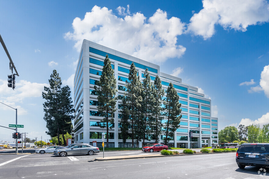 1390 Willow Pass Rd, Concord, CA à louer - Photo de l’immeuble – Image 1 sur 3