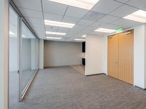 4270 Executive Sq, La Jolla, CA à louer Photo intérieure– Image 2 sur 9