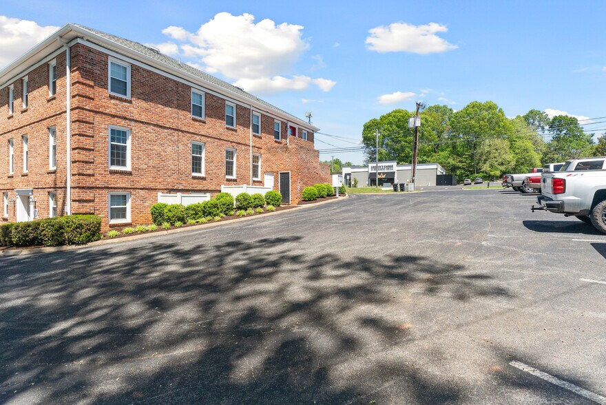 6200 Fort Ave, Lynchburg, VA à vendre - Photo de l’immeuble – Image 3 sur 79