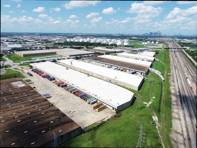 8833 Citypark Loop, Houston, TX à louer - Photo de l’immeuble – Image 2 sur 4