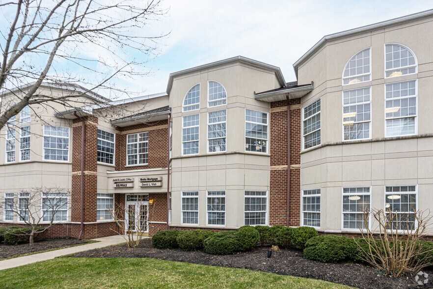 9700 Park Plaza Ave, Louisville, KY à louer - Photo de l’immeuble – Image 2 sur 32