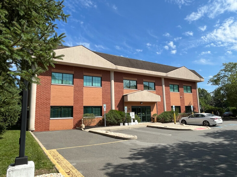 465 Cranbury Rd, East Brunswick, NJ à louer - Photo de l’immeuble – Image 3 sur 9