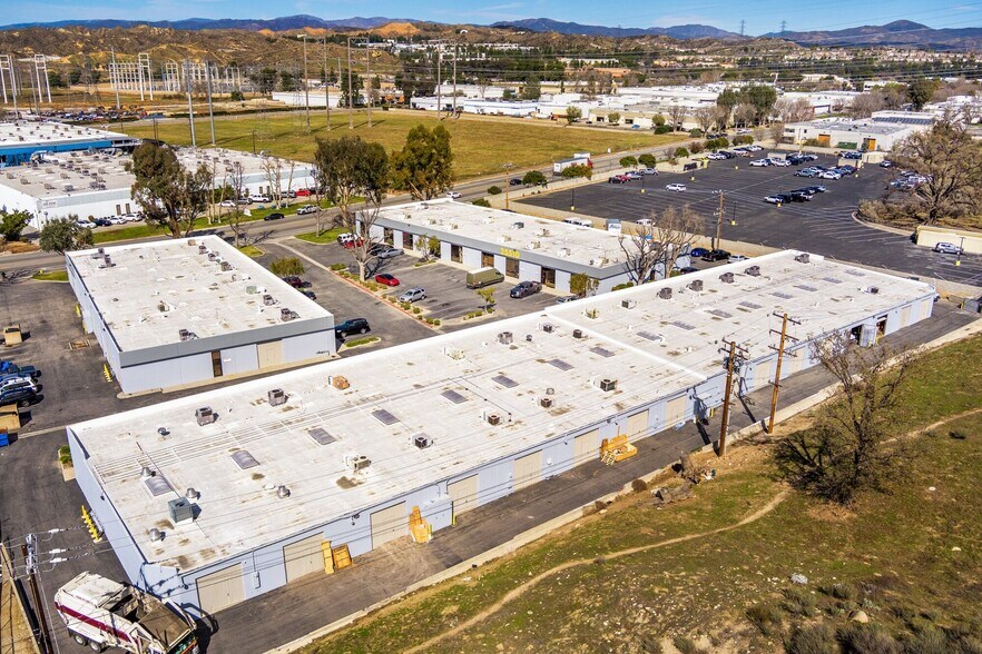 25520 Avenue Stanford, Valencia, CA à louer - Aérien – Image 2 sur 5