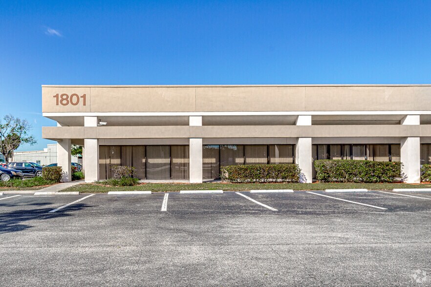 1801 S Perimeter Rd, Fort Lauderdale, FL à louer - Photo de l’immeuble – Image 1 sur 4
