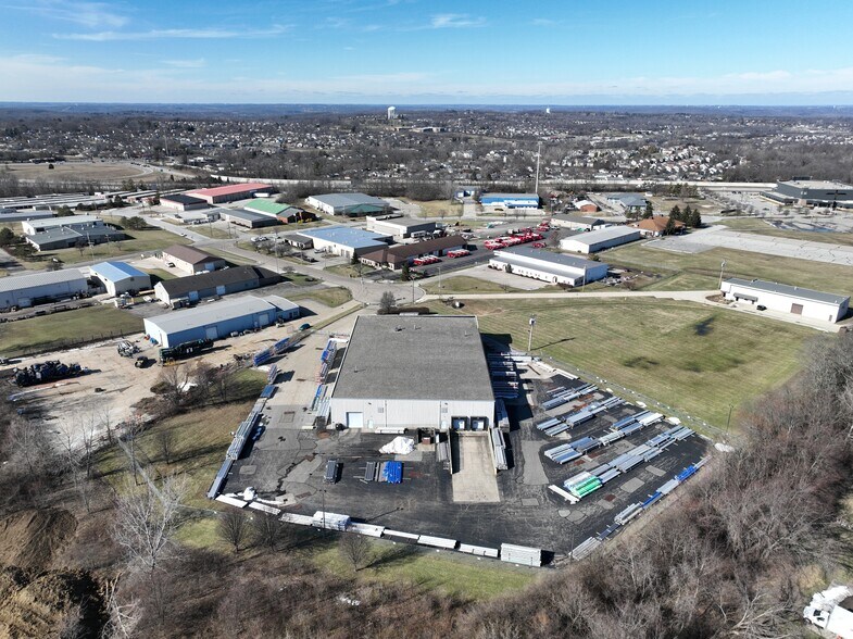 2015 Stapleton Ct, Forest Park, OH à vendre - Photo de l’immeuble – Image 3 sur 9