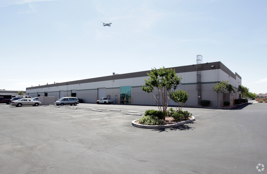 3550 E Post Rd, Las Vegas, NV à louer - Photo de l’immeuble – Image 3 sur 3