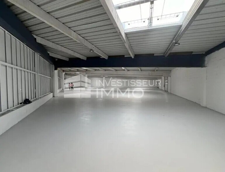 Industriel/Logistique dans Coignières à vendre - Photo intérieure – Image 3 sur 3