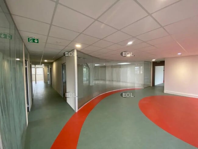 Plus de détails pour Local d'activités à louer