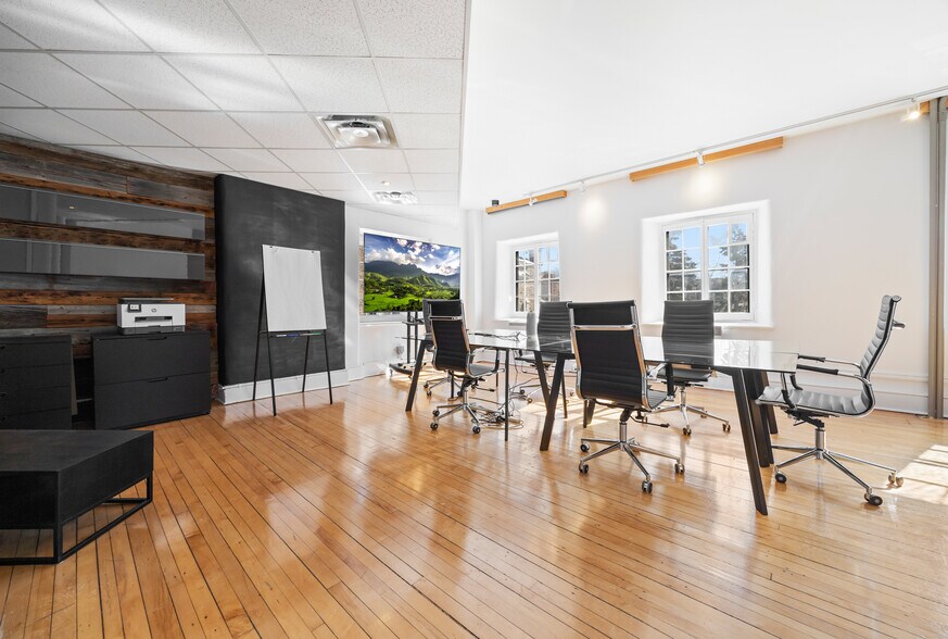 32 Rue Saint-Charles, Longueuil, QC à louer - Photo de l’immeuble – Image 3 sur 41