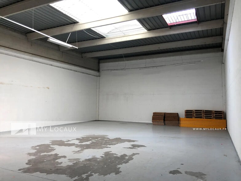 Industriel/Logistique dans SAINT-OUEN-L'AUMONE à louer - Photo intérieure – Image 2 sur 5