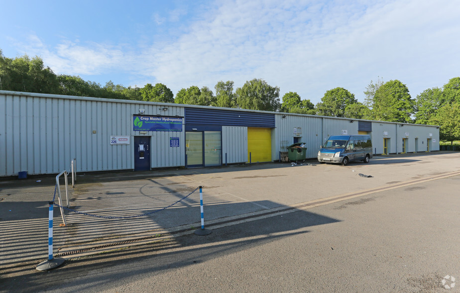 Boughton Industrial Est, Boughton à vendre - Photo principale – Image 1 sur 6
