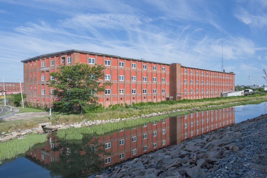 6-Acre Waterfront - Development Opportunity - Local industriel/logistique