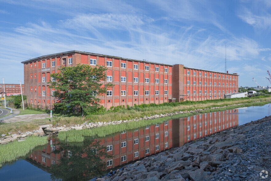 11 Cove St, New Bedford, MA à vendre - Photo de l’immeuble – Image 1 sur 29