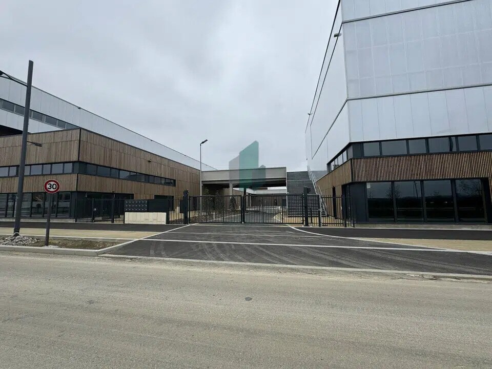 Local d’activités dans Tremblay-En-France à louer Photo de l’immeuble– Image 1 sur 15