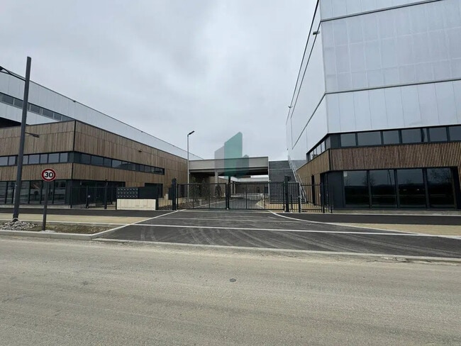 Plus de détails pour Local d'activités à louer