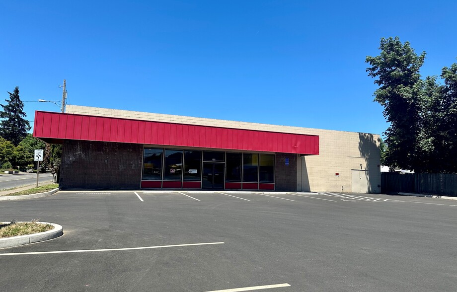 248 N 9th St, Cottage Grove, OR à vendre - Photo principale – Image 1 sur 5