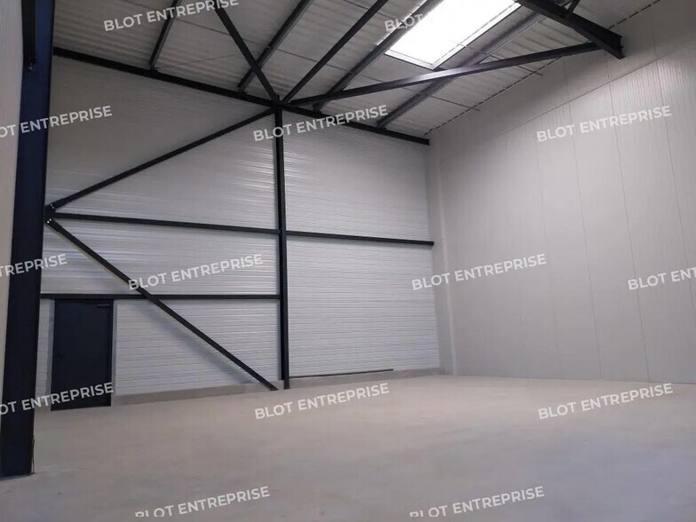 Local d’activités dans Theix-Noyalo à louer - Photo intérieure – Image 3 sur 5