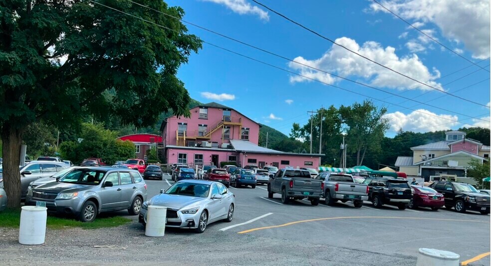 28 Spring Tree Rd, Brattleboro, VT à vendre - Photo de l’immeuble – Image 2 sur 11