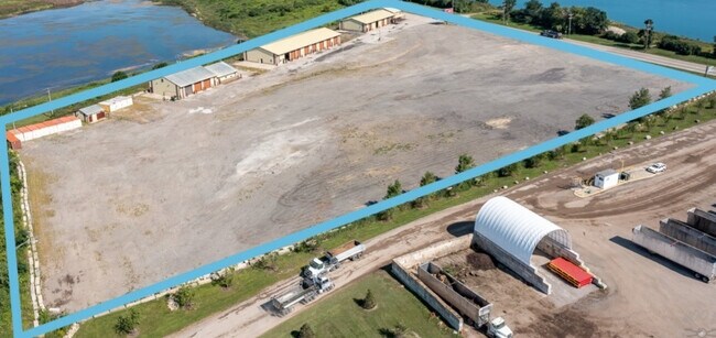 Plus de détails pour 3504 S Virginia, Crystal Lake, IL - Industriel/Logistique à vendre