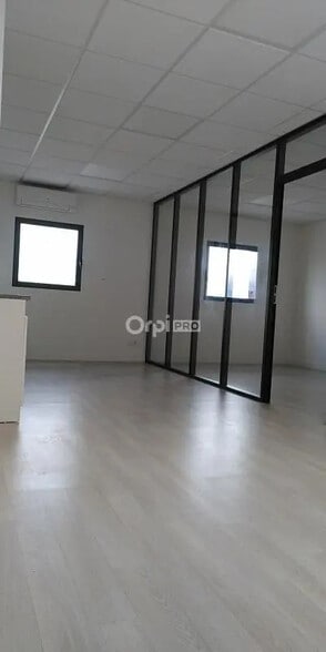 Bureau dans Serres-Castet à vendre - Photo intérieure – Image 2 sur 6