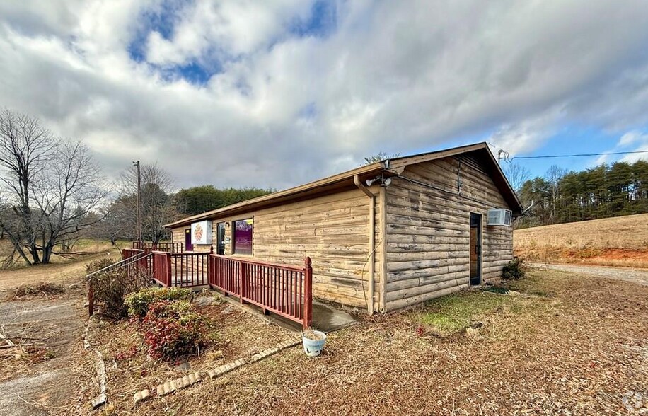 82 Saddleridge Rd, Bassett, VA à vendre - Photo de l’immeuble – Image 2 sur 23