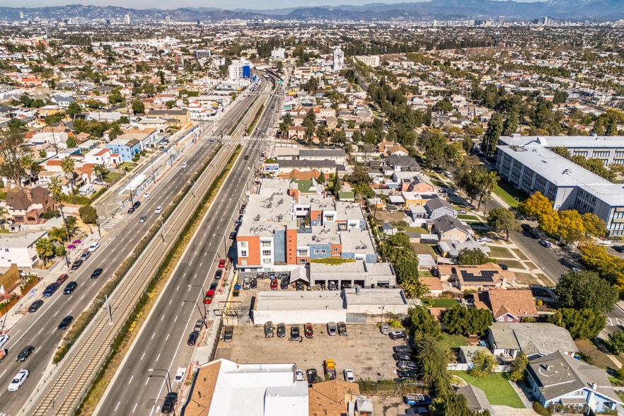 5140 Crenshaw Blvd, Los Angeles, CA à vendre - Photo de l’immeuble – Image 3 sur 11