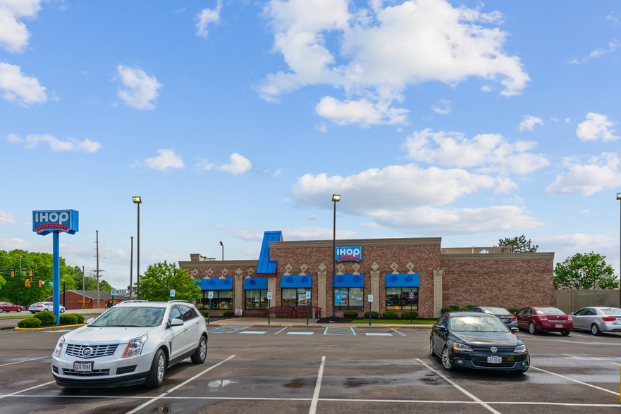 607 Hebron Rd, Heath, OH à louer - Photo de l’immeuble – Image 1 sur 15