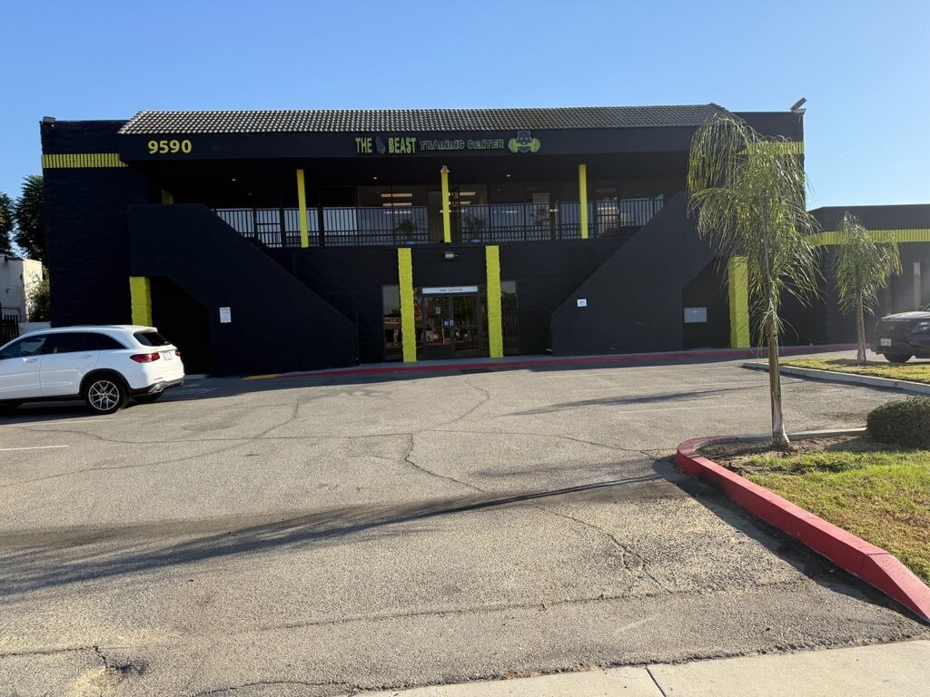 9590 Magnolia Ave, Riverside, CA à louer Photo intérieure– Image 1 sur 3