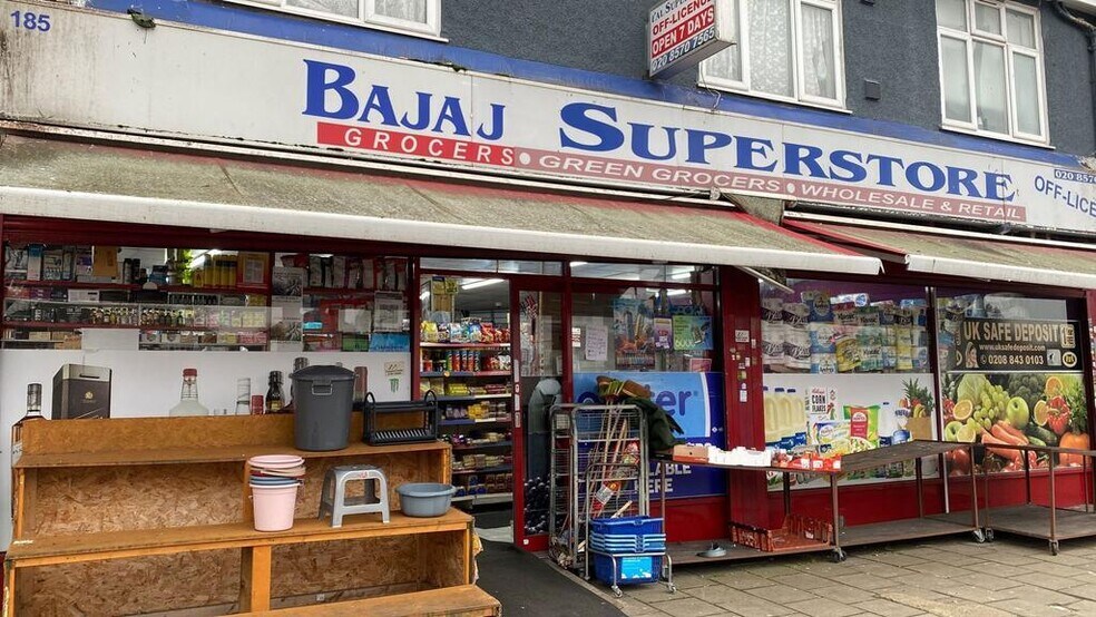 185-187 Wellington Road South, Hounslow à vendre - Photo de l’immeuble – Image 2 sur 4