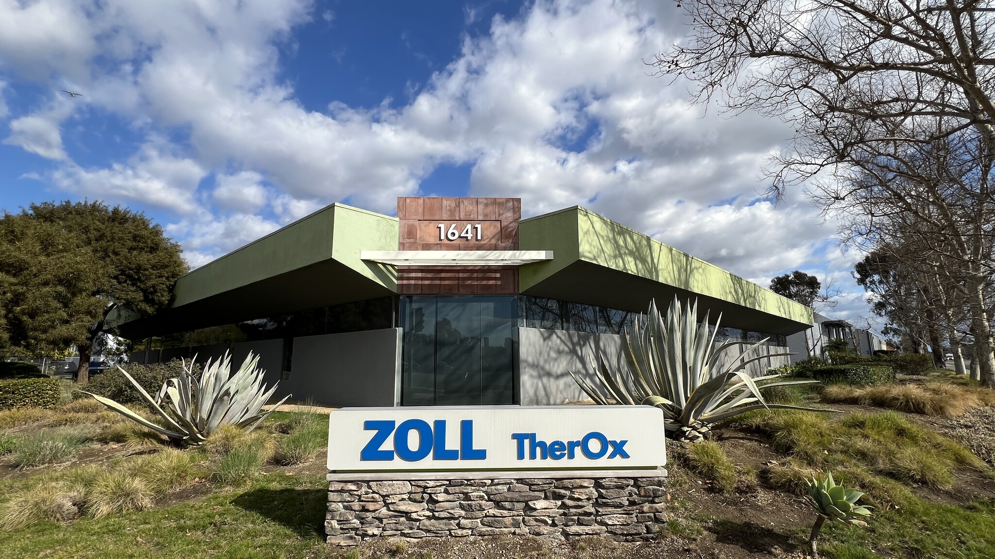 1641 McGaw Ave, Irvine, CA à louer Photo principale– Image 1 sur 12