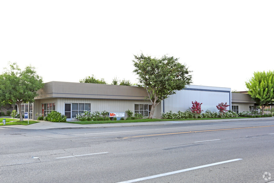 499 W Bedford Ave, Fresno, CA à louer - Photo de l’immeuble – Image 3 sur 3