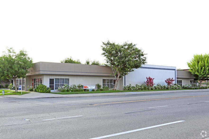 499 W Bedford, Fresno, CA à louer - Photo de l’immeuble – Image 3 sur 3