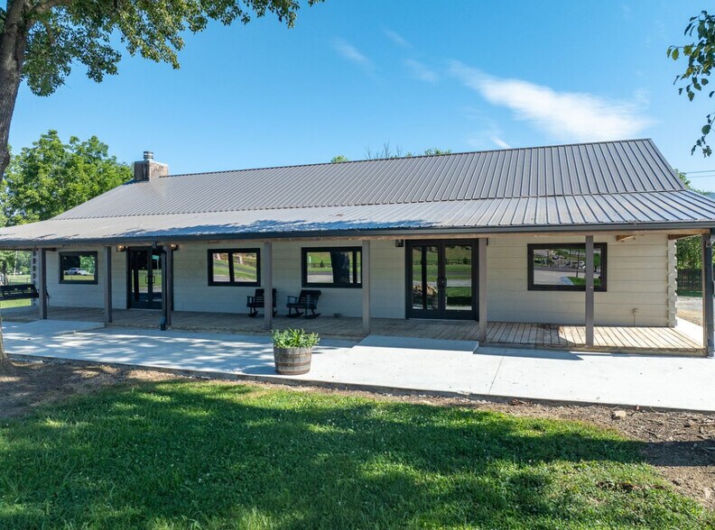 8123 E Lamar Alexander Pky, Townsend, TN à vendre - Photo de l’immeuble – Image 1 sur 58