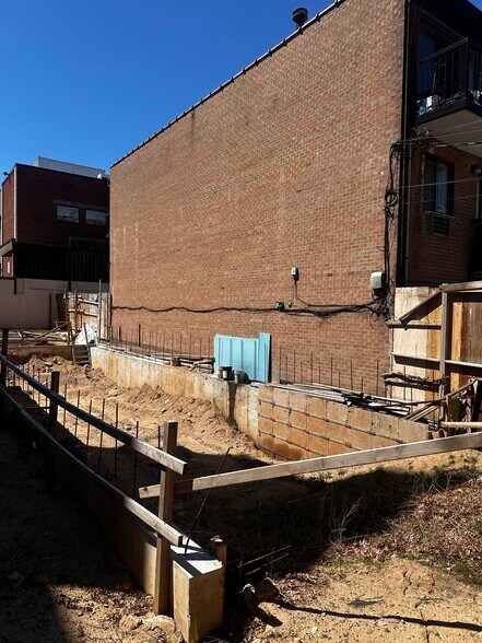 7612-7614 113th St, Forest Hills, NY à vendre - Photo de l’immeuble – Image 3 sur 4