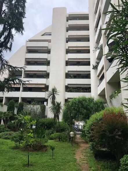 Bureau dans Nice à louer - Photo de l’immeuble – Image 2 sur 10