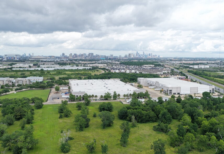 10001 Fannin St, Houston, TX à louer - Photo de l’immeuble – Image 3 sur 3