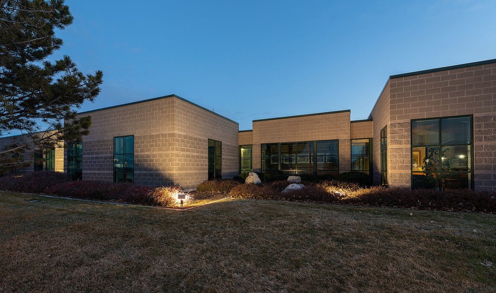 3131 W 2210 S, Salt Lake City, UT à louer - Photo de l’immeuble – Image 1 sur 10