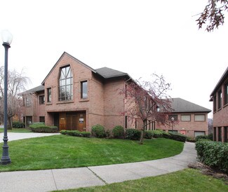Plus de détails pour 30 Avon Meadow Ln, Avon, CT - Bureau à louer