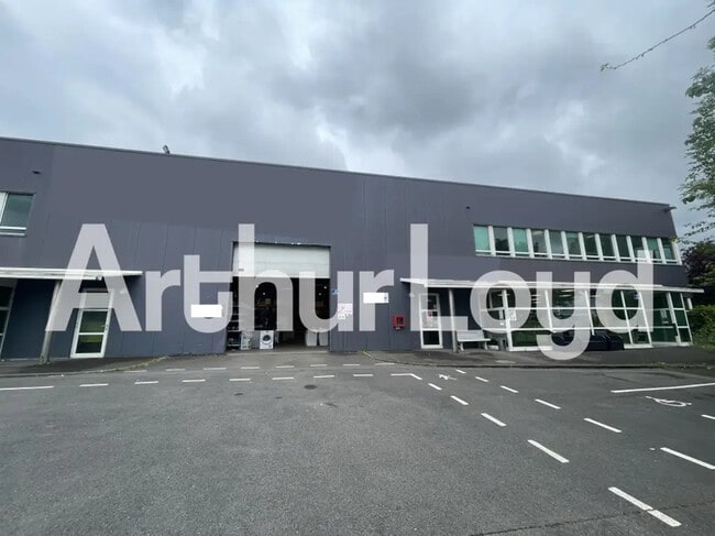 Plus de détails pour Local d'activités à louer