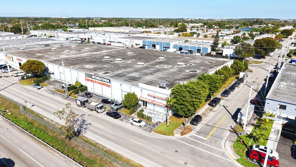 7215 W 20th Ave, Hialeah, FL à vendre - Photo de l’immeuble – Image 2 sur 21