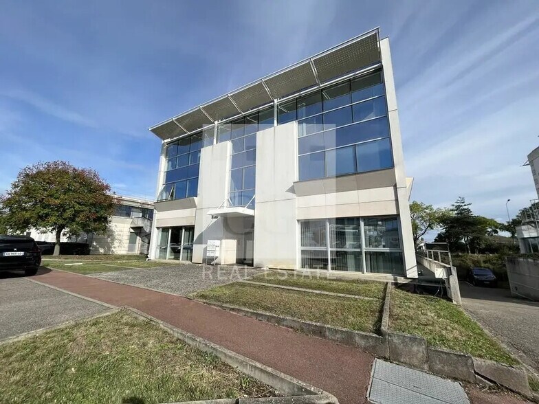 Bureau dans Bron à vendre - Photo de l’immeuble – Image 1 sur 12