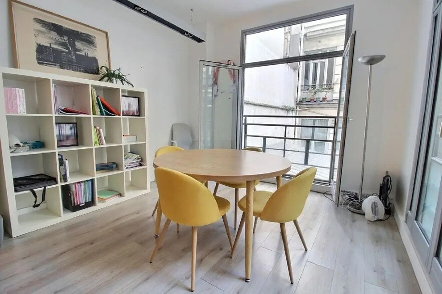 15 Rue Martel, Paris à louer - Photo de l’immeuble – Image 3 sur 8