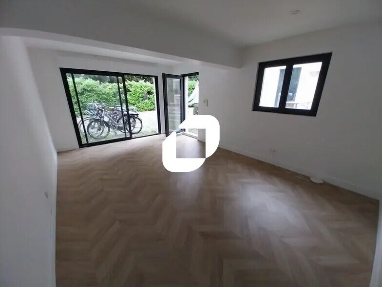 Bureau dans Le Bouscat à louer - Photo de l’immeuble – Image 1 sur 10