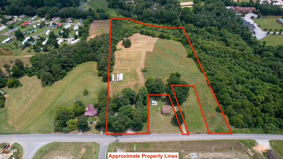 412 McMurray Rd, Flat Rock, NC à vendre - Photo de l’immeuble – Image 1 sur 13