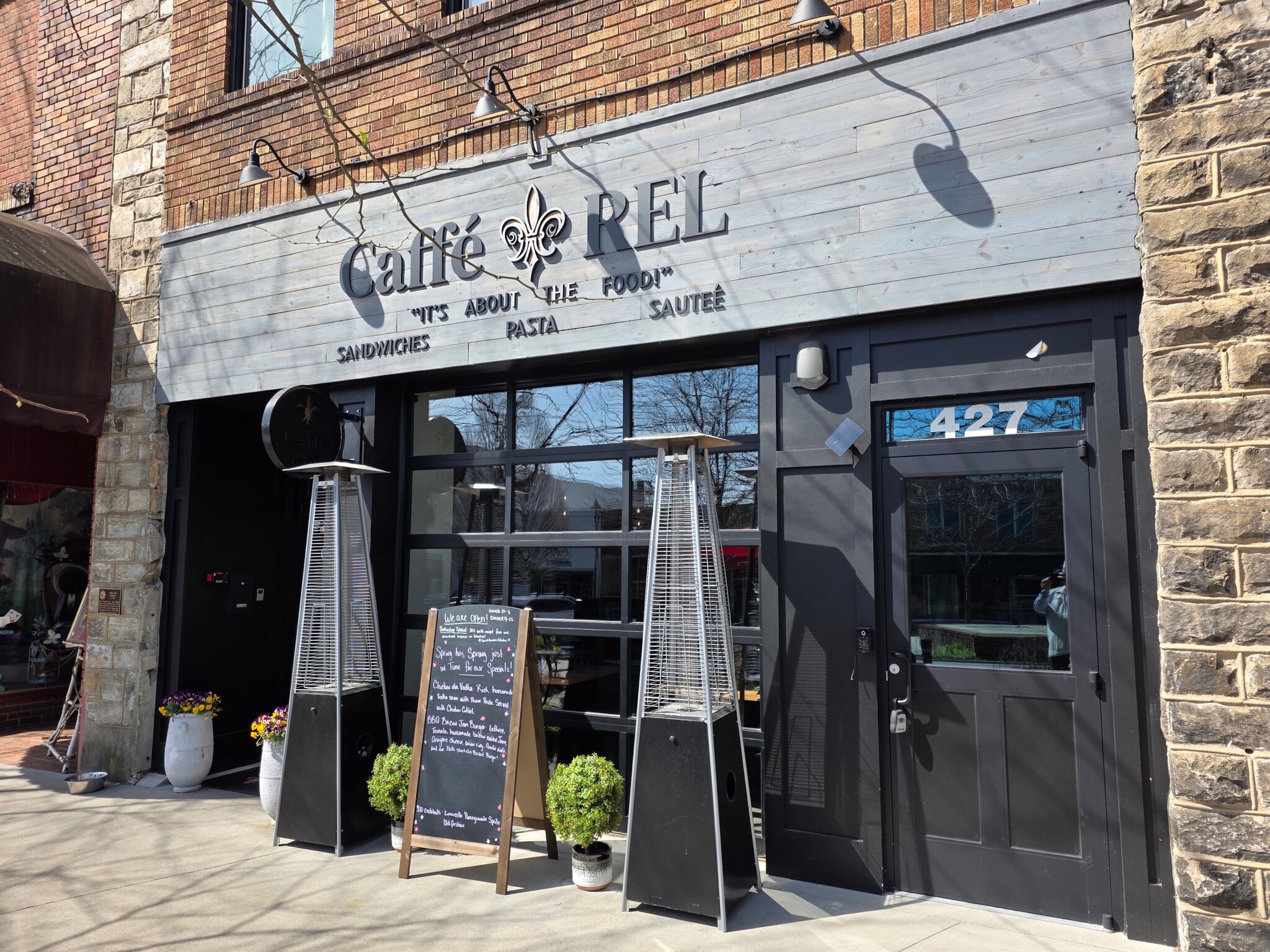 425 N Main St, Hendersonville, NC à vendre Photo principale– Image 1 sur 3